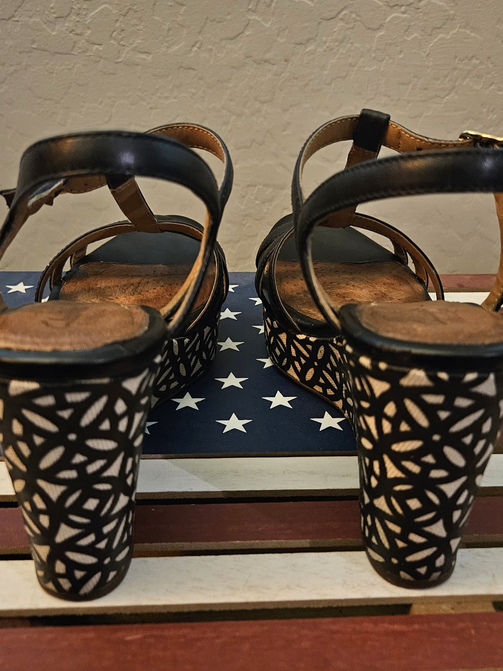 Clarks Amelia Avery Black T-Strap Wedge Sandals - Picture 3 of 4